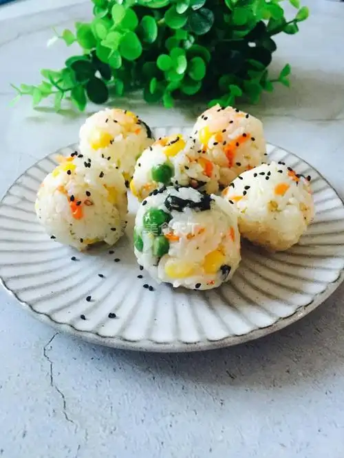 家常五彩饭团的做法 五彩饭团怎么做好吃-美厨邦