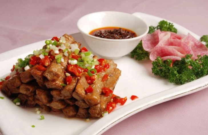 安徽非常驰名的传统特色佳肴——虎皮毛豆腐