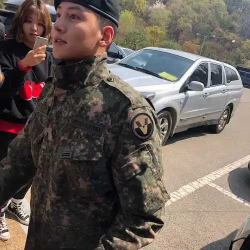 泪奔池总海量新照片公开一如既往的帅气