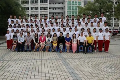 南昌二十八中初三学生喜拍毕业照