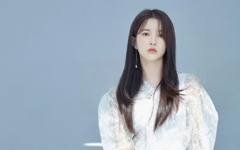 刘些宁甜美养眼写真桌面壁纸