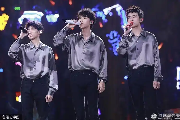 tfboys三小只合体跨年 谢娜口红粘牙,杨紫仙女气质