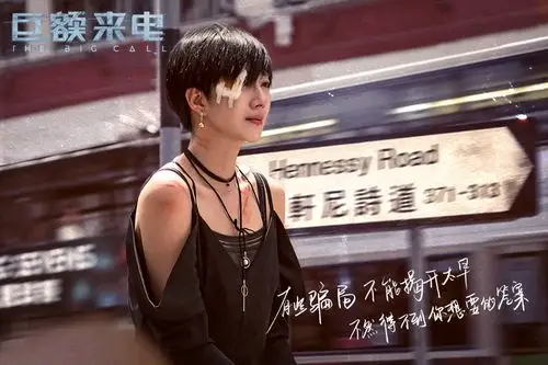 桂纶镁影后级演技掰弯影迷 《巨额来电》树优秀警匪商业片标杆