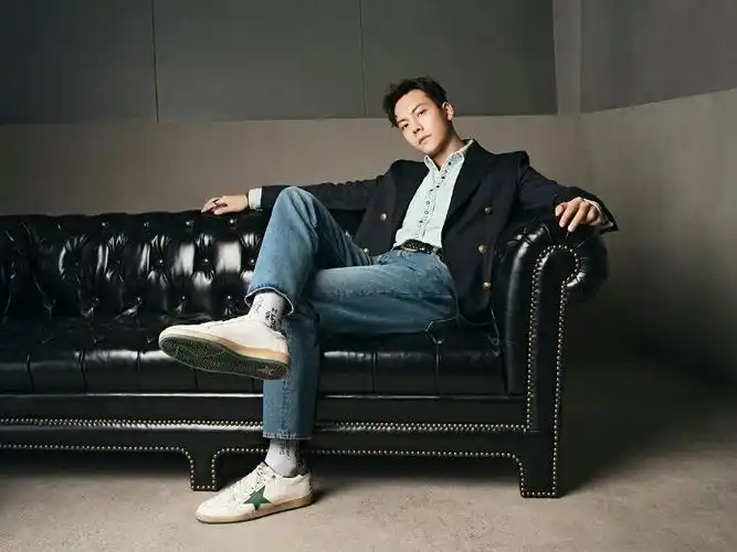 七夕男友穿搭示范来了,跟着陈伟霆开启全新旅程__财经头条