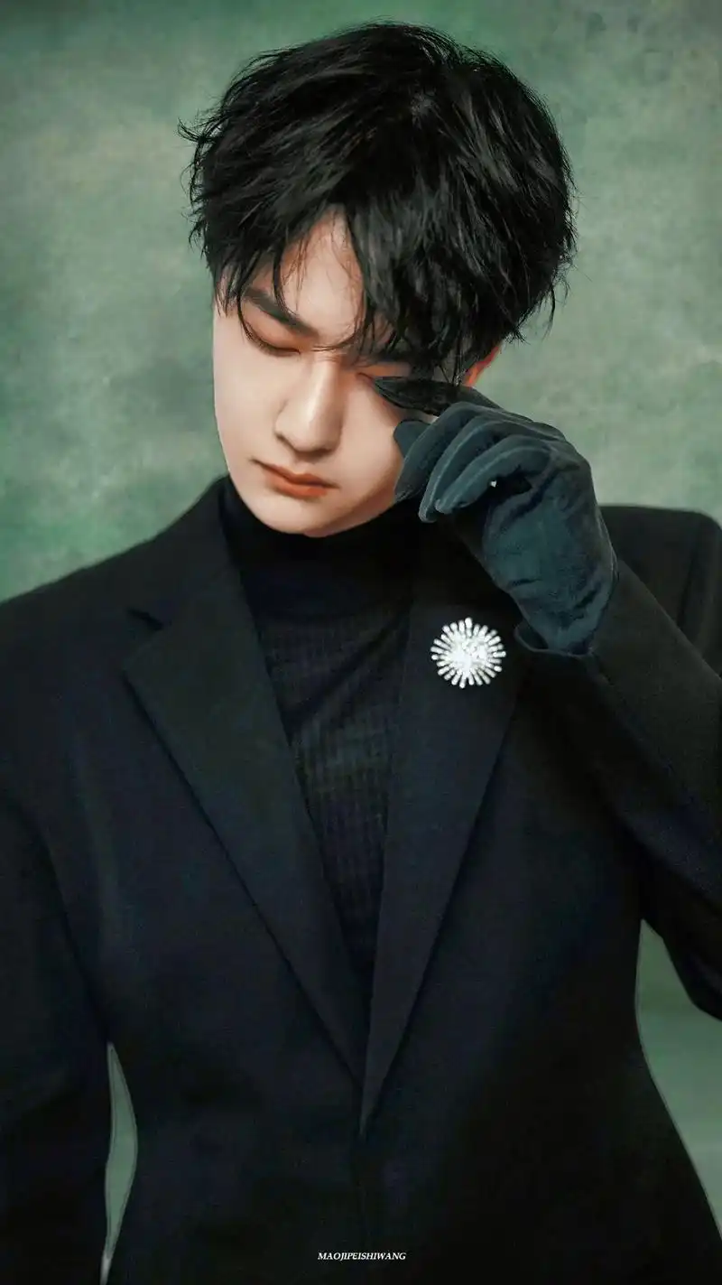 高贵小王子7878果然跟绿色是绝配9898#王一博微博之夜#王一