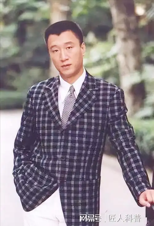 丁嘉丽未婚先孕4次堕胎婚内出轨与孙红雷姐弟恋被唾弃