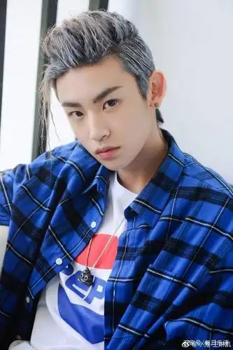 lil ghost小鬼《我的一天都是你 (my day is full of you)》上线