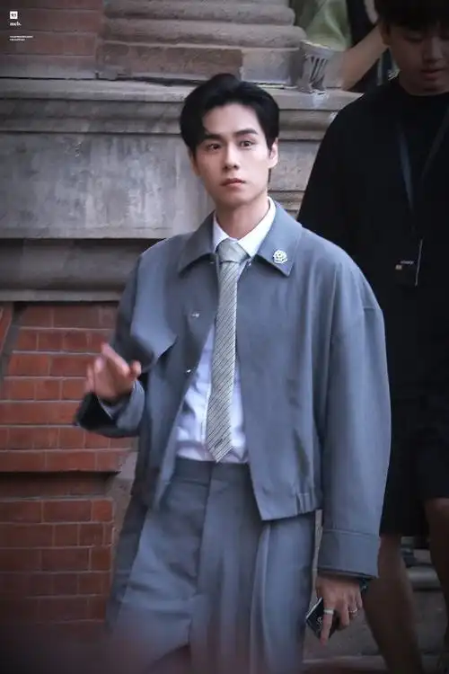 kill了#被内娱腿精硬控30秒#胡一天张艺凡高伟光三位现身风尚之夜