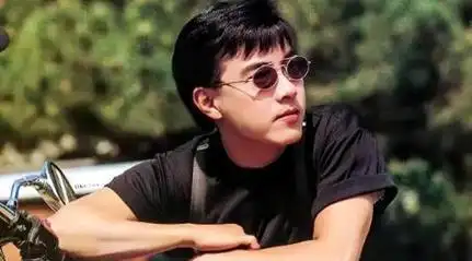 "常州女婿"张卫健:三次和同一个女人结婚,57岁依旧期盼着孩子