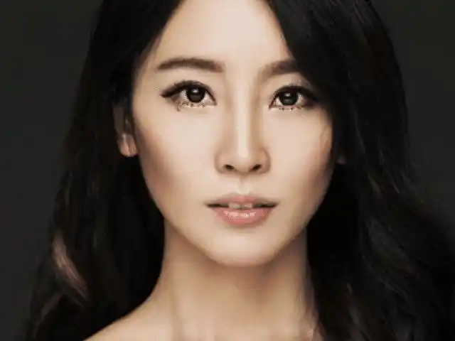 吴京为何从不晒老婆看到谢楠长发的美照后终于理解了