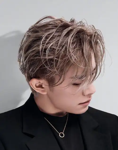 易烊千玺新发色大片##星姐微博