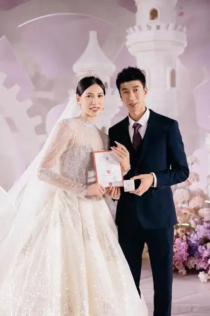 "体坛双冠夫妻 "赵帅&郑姝音婚礼全套dr钻戒,浪漫至极