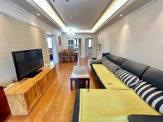 白云山公园租房,青特小镇d区 3室2厅1卫 电梯房 精装修98平米,城阳