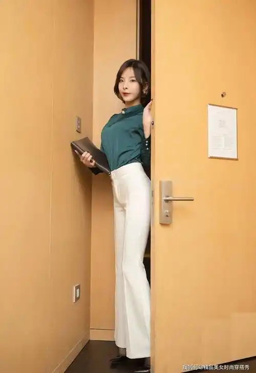 短发这种新潮的发型,是2021年明星博主们热衷的选择,古力娜扎,佟丽娅