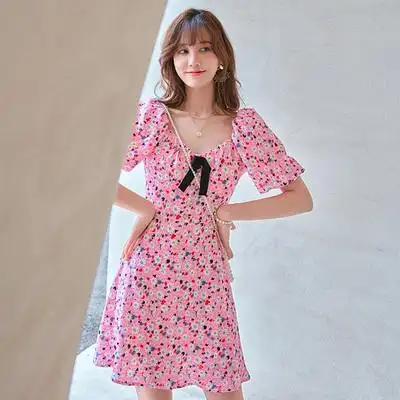 碎花裙连衣裙夏粉色v领法式泡泡袖蝴蝶结显瘦收腰度假a字短裙高端