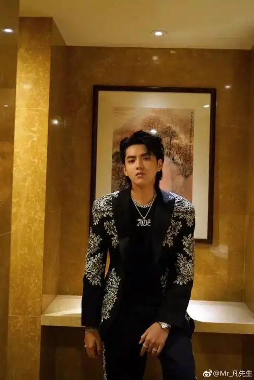 吴亦凡的2万块项链被秒空?网友:我也盘了啊! | yoho!潮流志-yoho!now