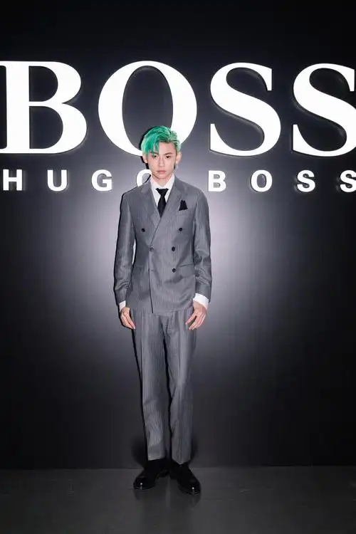 小鬼王琳凯绿发西装写真图片59