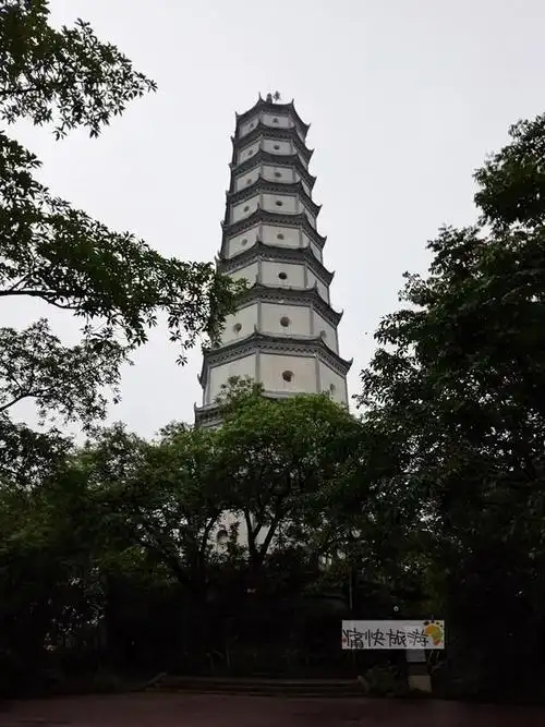 探访内江地标性古建筑三元塔