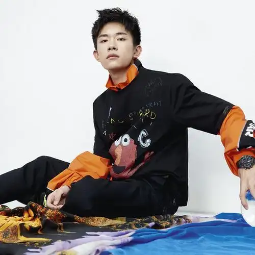 易烊千玺同款衣服女 学生 韩版_新品易烊千玺同款短袖衣服2019夏新款