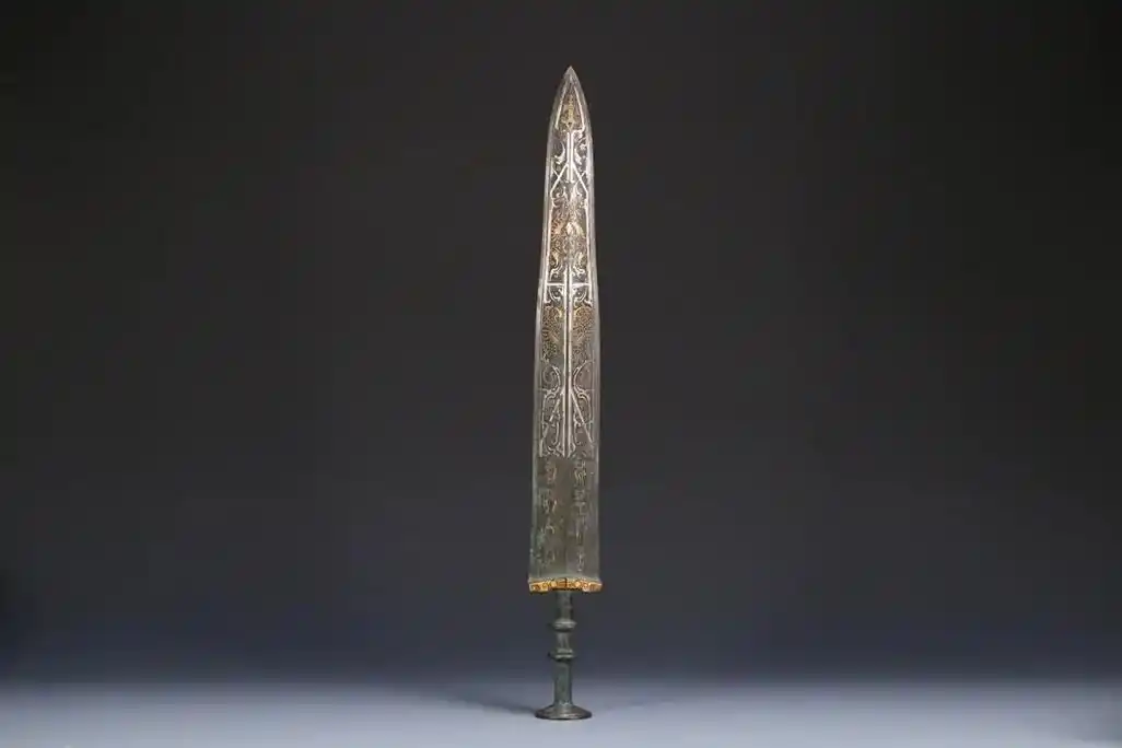 战汉-青铜剑,错金银龙凤铭文剑.尺寸49.5*5.8cm,重 - 抖音