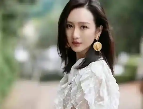 勇敢的选择:王鸥41岁未婚产女,母亲陪护下的新生活_小天使_母爱_年龄