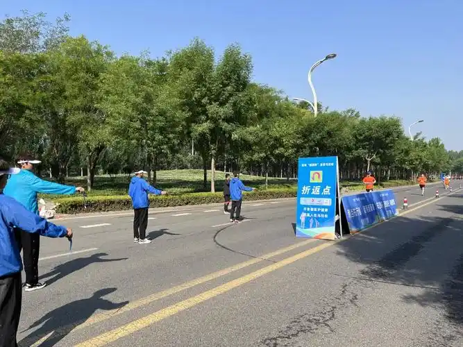 67体育学院组织志愿者参与"德州健康杯迷你马拉松"活动