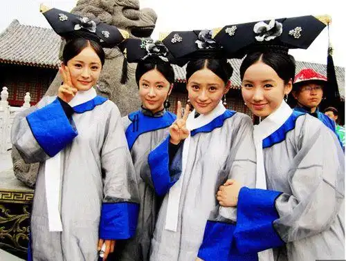 再拿《宫2》的袁姗姗和《宫1》的杨幂来个对比……结果还需要说吗