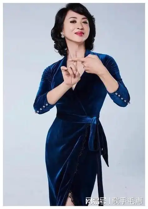 在经历了长达28年的男儿身之后,金星勇敢地迈出了变性手术这一步.