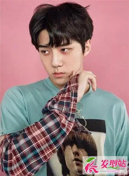 半露额心形刘海帅气刘海发型