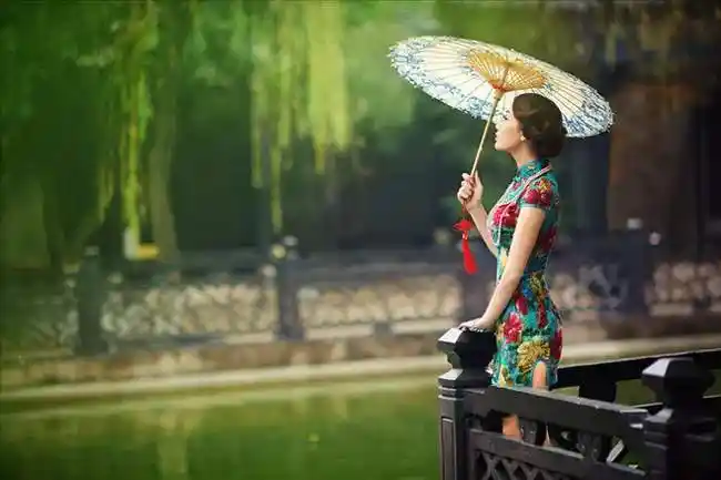 《春韵文学》文/小桥流水 原创作品 [烟雨江南我的梦]