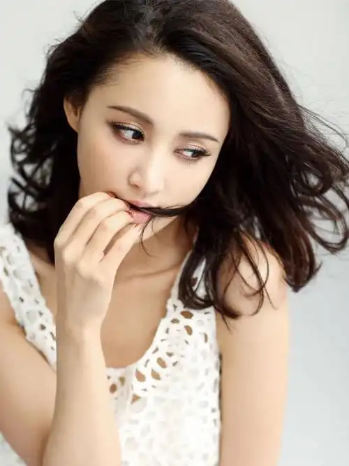 袁弘真是有福!妻子张歆艺这身材,谁看了不"迷糊"啊!