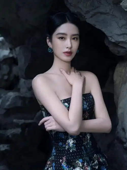 杨采钰洞穴美女#美的好高级啊!这一组照片真的把松弛感拍出来了!