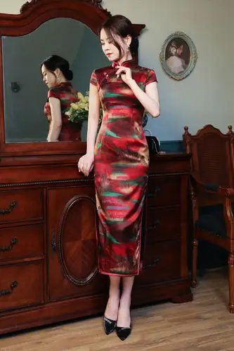 深衣霓尚真丝旗袍高端桑蚕丝年轻款走秀时尚长款红色宴会婚宴礼服