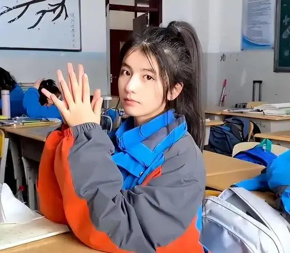 "五步一娜扎,十步一热巴",新疆女中学生火了,颜值堪比女明星|美女|校