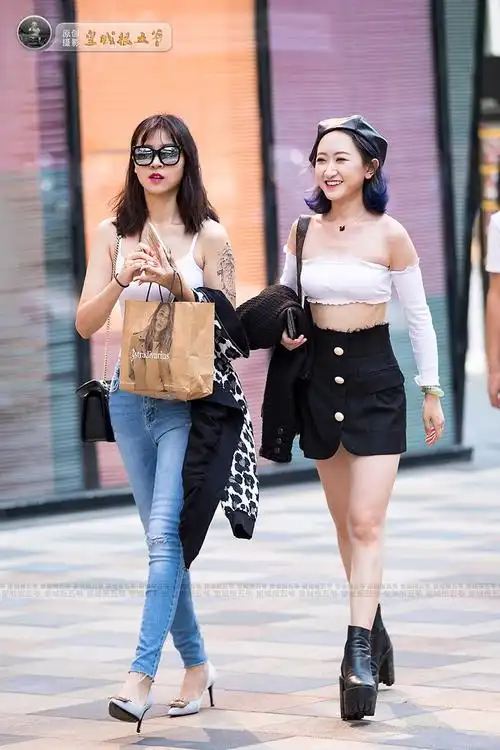 北京街拍:时尚潮拍美女日常的穿衣搭配