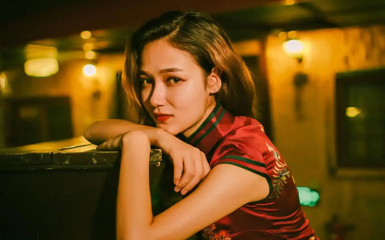 性感旗袍美女高清桌面壁纸