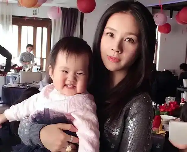 何琳:婆婆是老戏骨吕中,照顾婆婆五年没拍戏,如今苦尽甘来