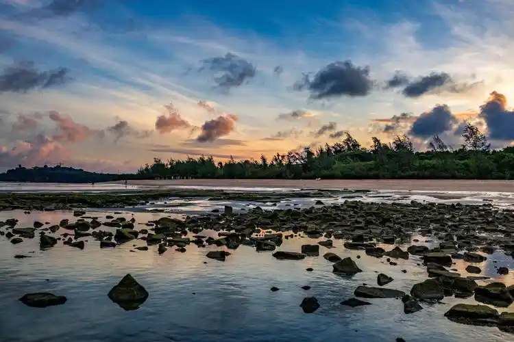 广西涠洲岛石螺口海滩的清晨
