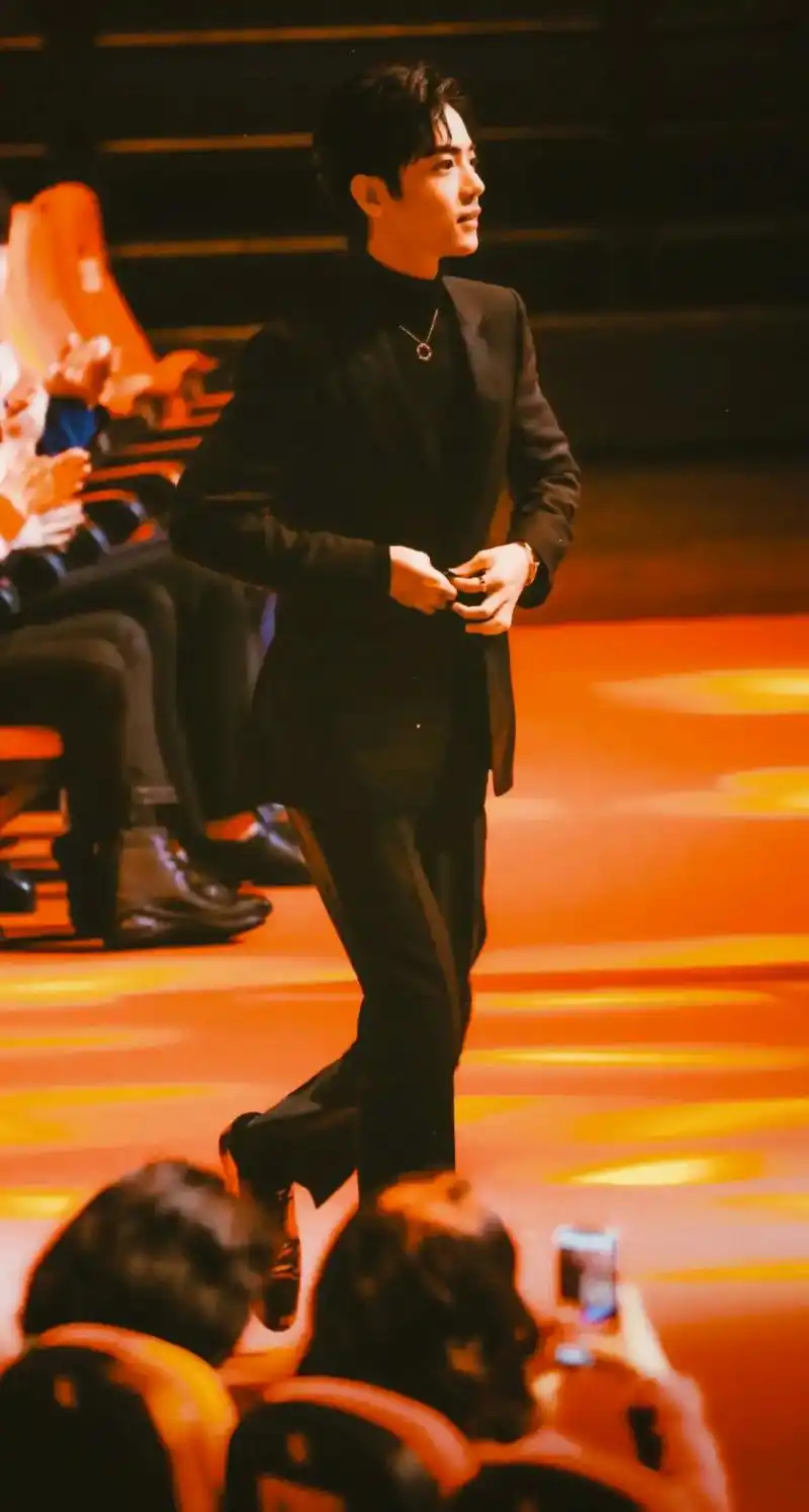 我战哥为什么老爱提裤子啊#向全世界安利肖战  - 抖音