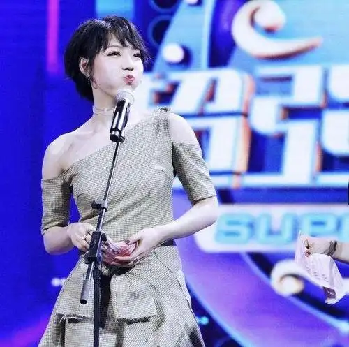 吴莫愁一点也不丑,换个发型和装扮美了好几倍