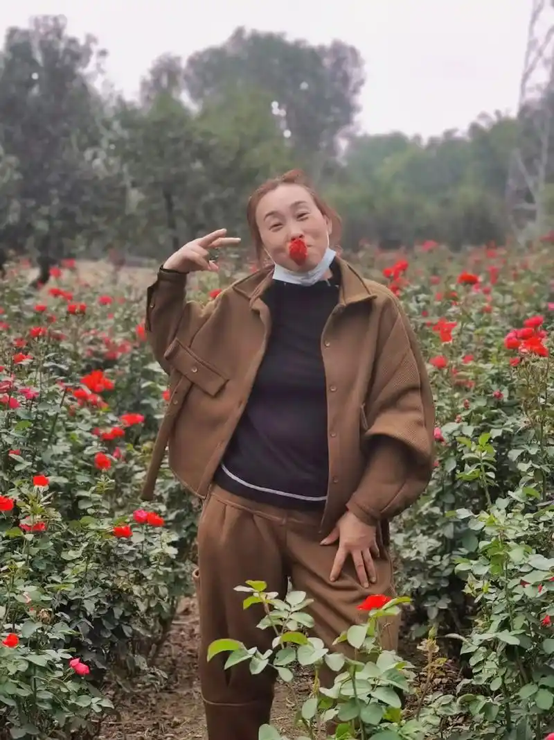 有些歌,听着听着就懂啦,有些事,说着说着就忘啦,有些伤,想着 - 抖音