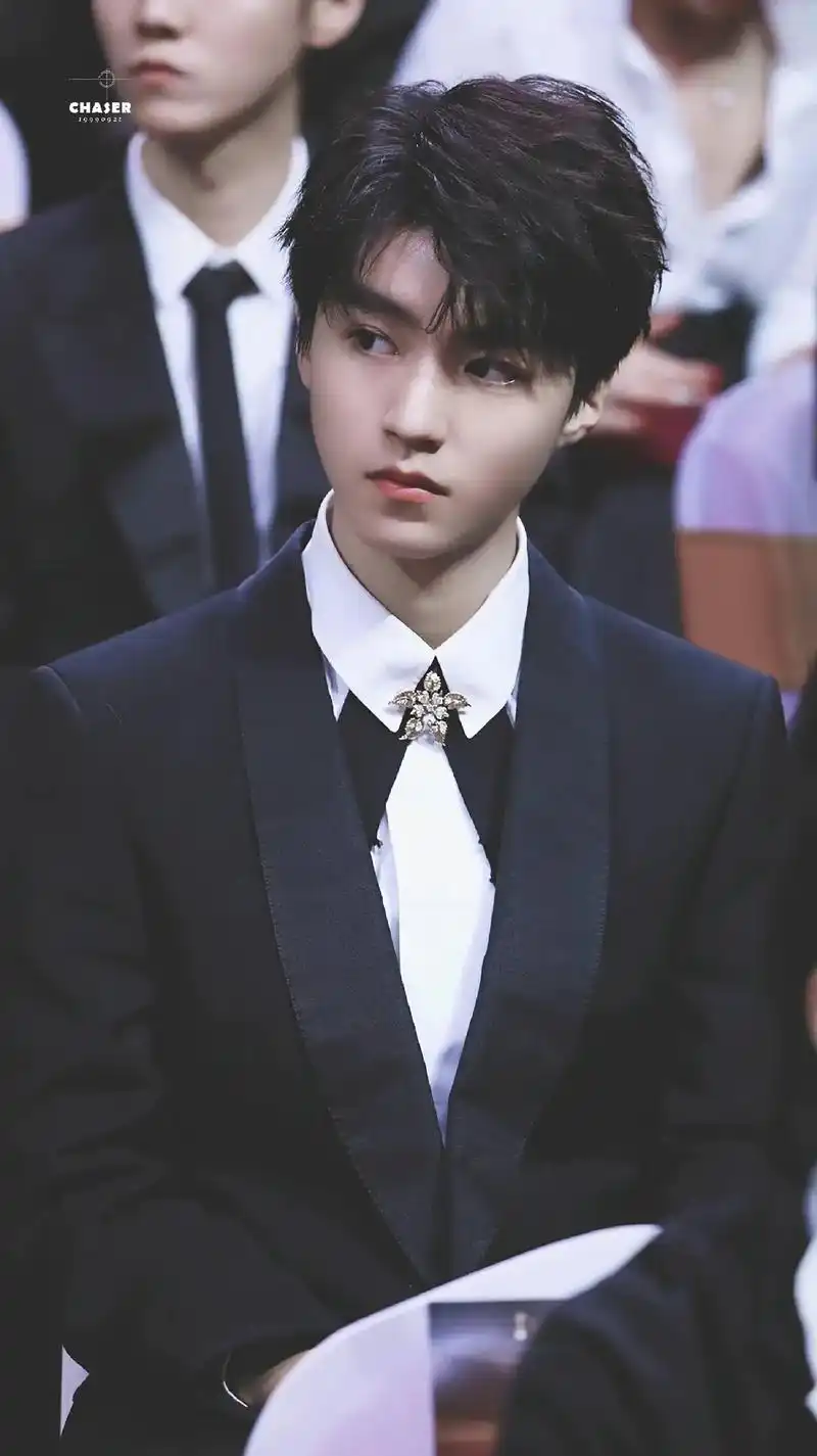 是短发 是183 是喜欢吃重庆小面 是队长 是喜欢周杰伦的小 - 抖音