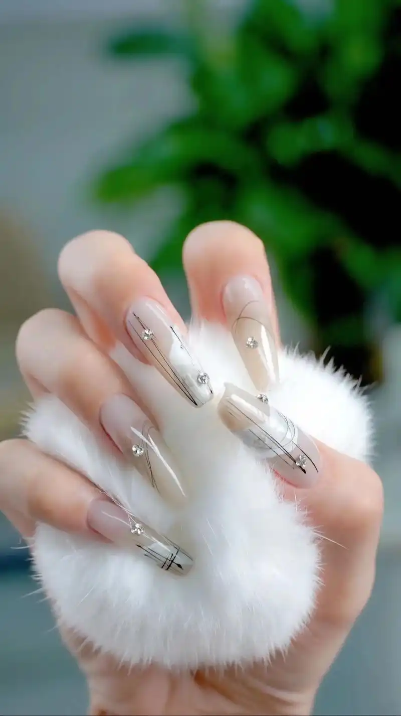 国风清冷系长指甲款式.百搭款,最近很流行的清冷新中式美甲 黑 - 抖音