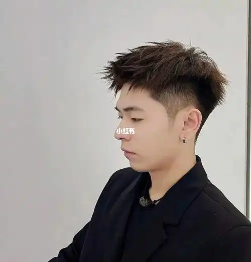 男生短发推荐清爽干净阳光帅气的的短发风格,打理方便造型简单,发根