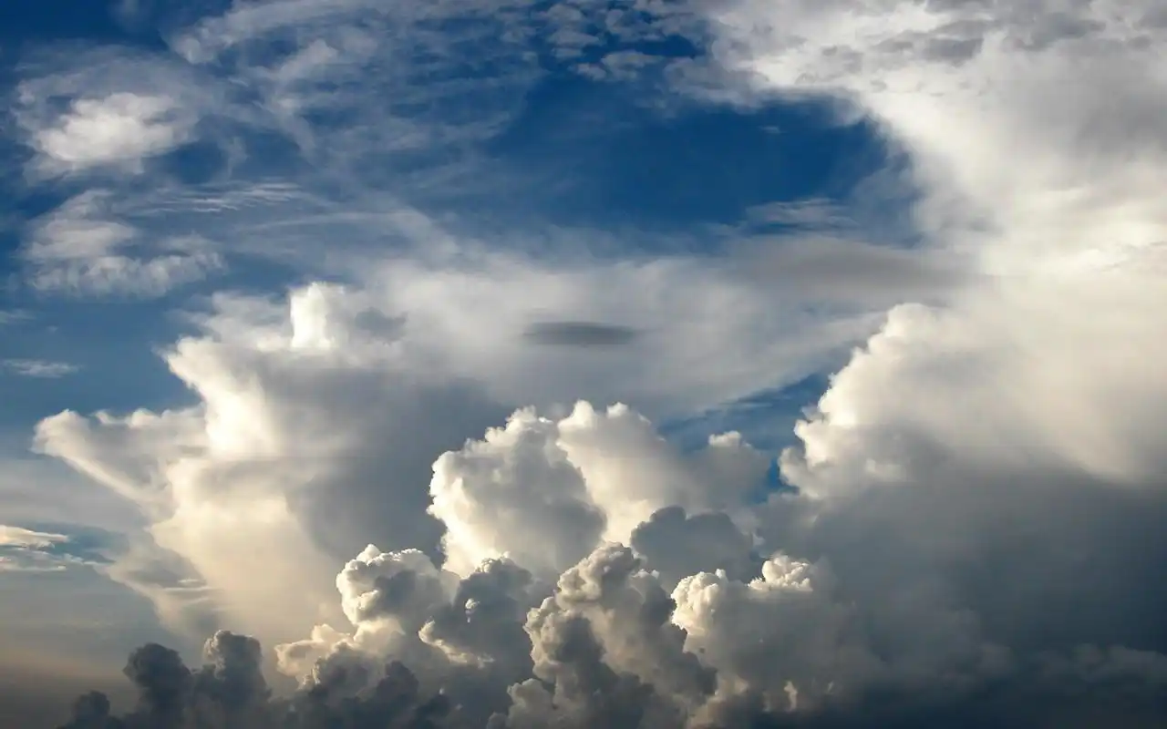 唯美云朵天空风景图片桌面壁纸