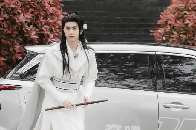 奔跑吧蔡徐坤##蔡徐坤白衣古装造型