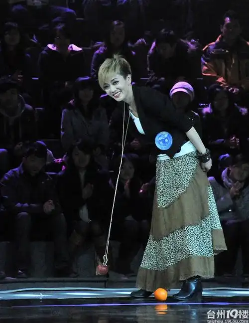 听说模仿秀冠军中国第一人造梅艳芳要来台州了,大家看看像不像?