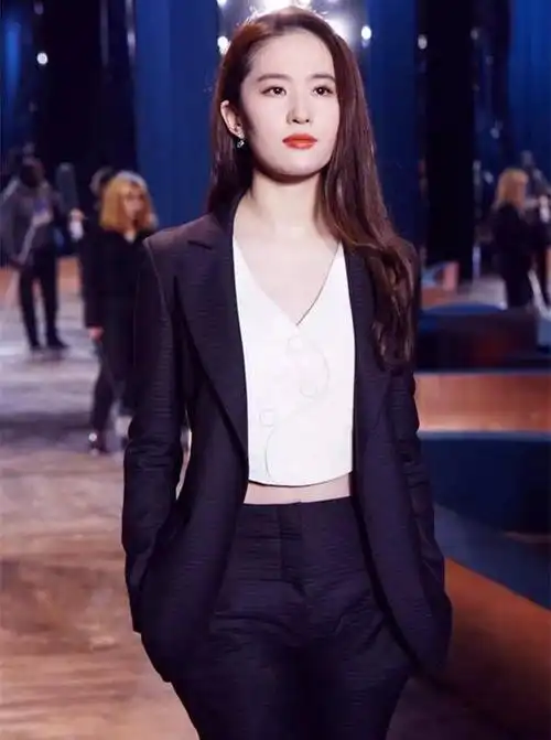 身高超过170厘米的女明星刘亦菲唐嫣蒋欣上榜梁咏琪仅排第二