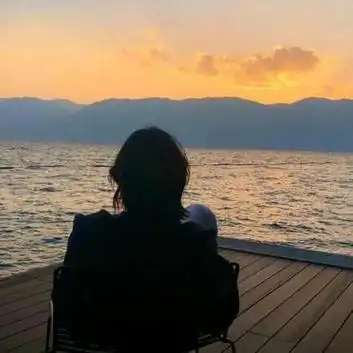 女生真人背影头像