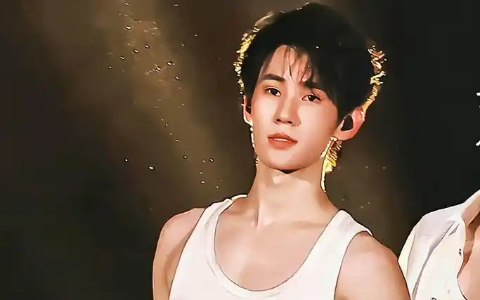 张真源:娱乐圈男菩萨!